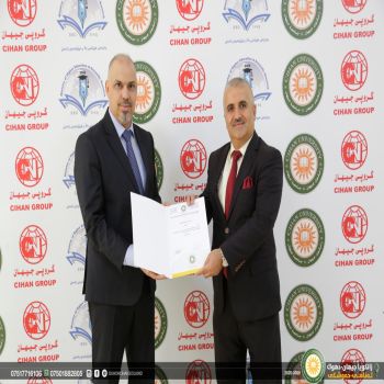 پروفیسور دكتور (زێرەڤان عبدالمحسن اسعد) سەروكێ زانكویا جیهان - دهوك، سوپاسی و رێزلێنان پێشكێشی بەرێز پارێزەر (د. صادق عبدالرحمن حسن) كر